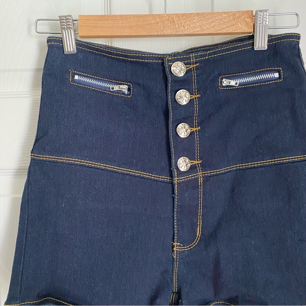 Womens Thrill High Rise Dark Wash Denim Shorts 4‎ Silver Buttons Detail Size 5 - Picture 3 of 6
